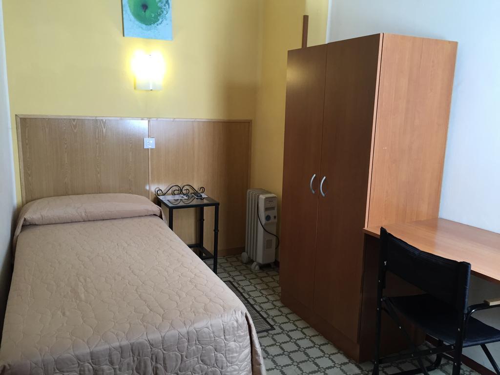 Hostal De Las Heras Badajoz Room photo