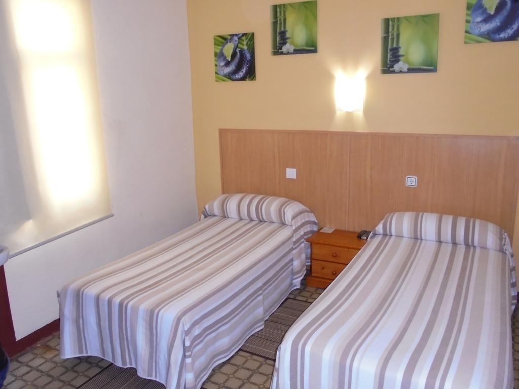 Hostal De Las Heras Badajoz Room photo